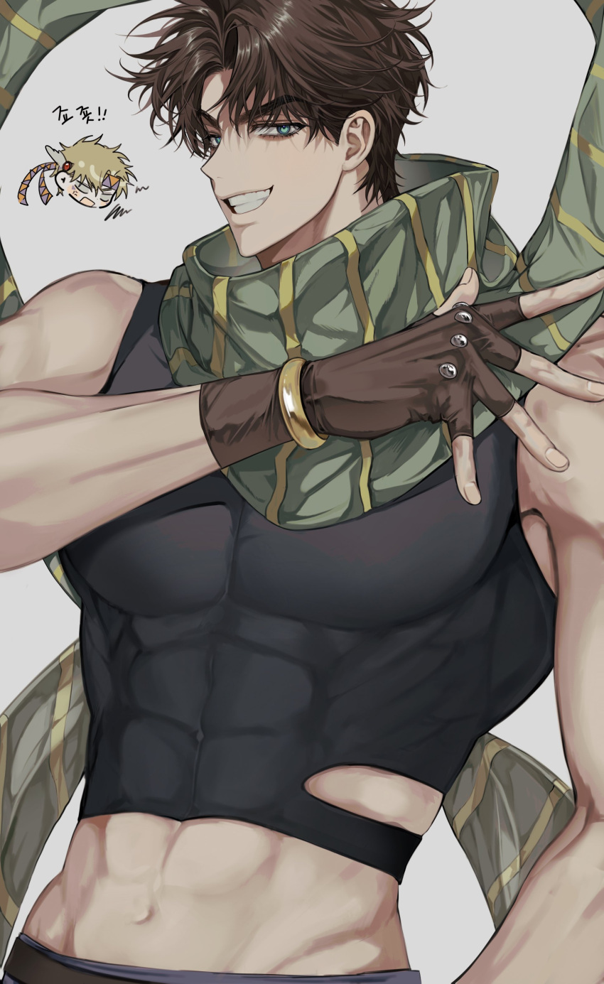 2boys abs absurdres battle_tendency belt blonde_hair brown_belt brown_gloves brown_hair caesar_anthonio_zeppeli crop_top gloves green_eyes green_scarf grey_background grin highres jojo_no_kimyou_na_bouken joseph_joestar joseph_joestar_(young) large_pectorals madengx male_focus midriff multiple_boys muscular muscular_male navel pectorals scarf short_hair simple_background smile striped_clothes striped_scarf translation_request