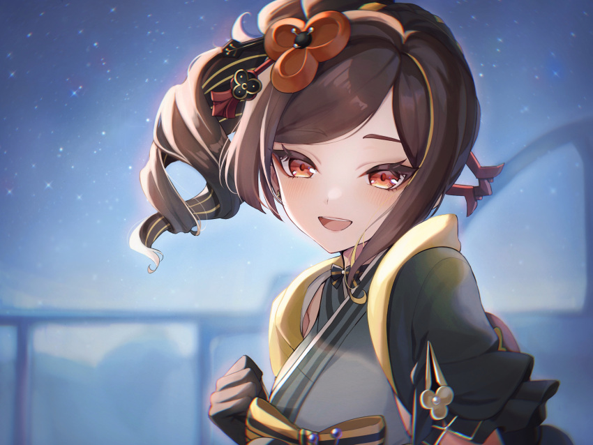 1girl :d black_gloves brown_eyes brown_hair chiori_(genshin_impact) genshin_impact gloves grey_kimono highres japanese_clothes kimono looking_at_viewer night night_sky open_mouth outdoors short_hair short_sleeves side_ponytail sky smile solo star_(sky) starry_sky upper_body ura_(hamburg_oniku)