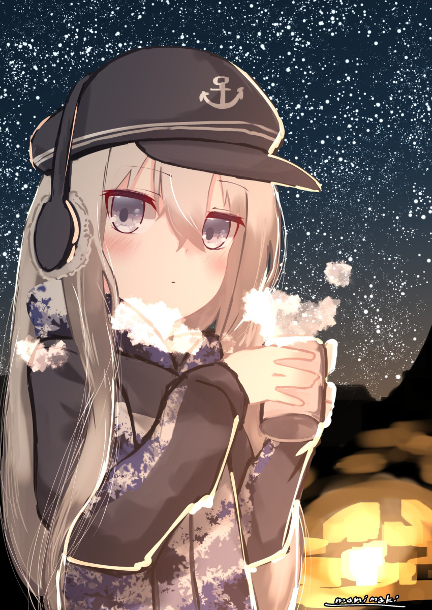 1girl blue_eyes blush camouflage_jacket cup earmuffs expressionless eyebrows_visible_through_hair flat_cap hat hibiki_(kantai_collection) highres holding holding_cup hood hood_down hooded_jacket jacket kantai_collection long_sleeves looking_at_viewer momiji_(103) night night_sky outdoors silver_hair sky solo star_(sky) starry_sky steam upper_body