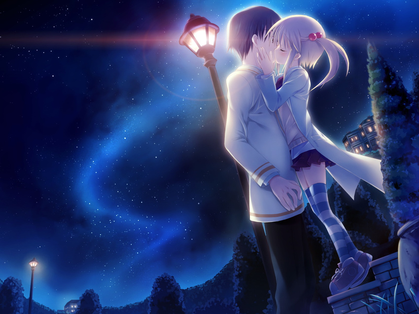 couple eyes_closed hair_ribbon hiiragi_chiyoko kiss kiss_to_lord_to_darjeeling loli miniskirt night night_sky ribbon romantic skirt sky striped striped_legwear stripped_legwear thighhighs