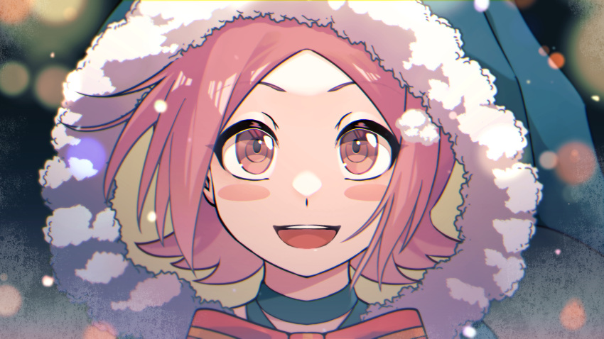 1girl :d alternate_costume bleach blurry blurry_background blush_stickers bow close-up commentary_request fur-trimmed_hood fur_trim happy highres hood hood_up kusajishi_yachiru looking_up open_mouth outdoors parted_bangs pink_eyes pink_hair red_bow smile snowing solo sumire_1046 tareme teeth upper_teeth_only upturned_eyes winter winter_clothes