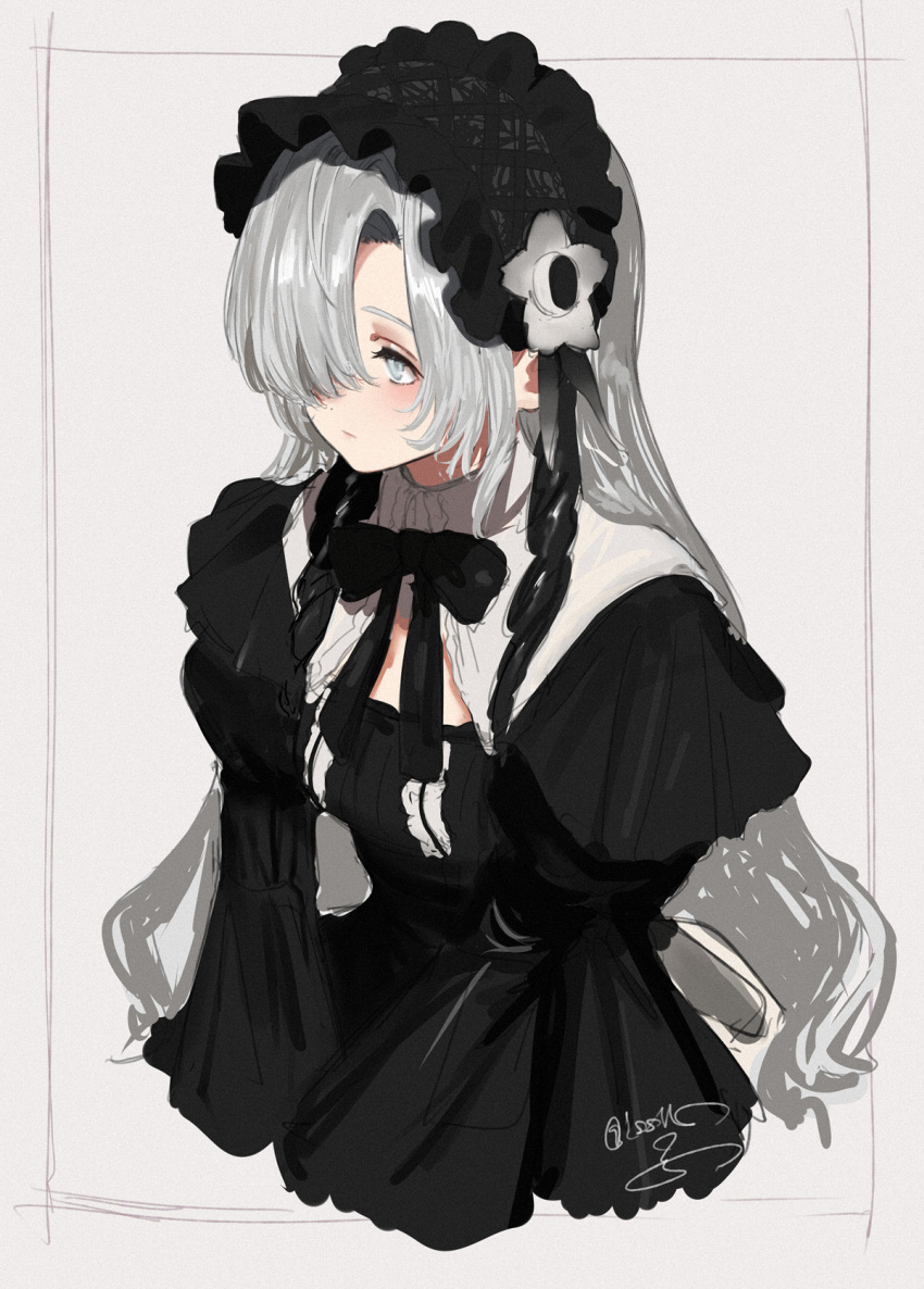 1girl alternate_costume black_bow black_bowtie black_dress black_hairband blue_eyes bow bowtie breasts cleavage_cutout closed_mouth clothing_cutout cropped_legs dress frilled_hairband frills from_above gothic_lolita grey_background grey_hair hair_over_one_eye hairband highres isekai_joucho isshiki_(ffmania7) juliet_sleeves kamitsubaki_studio lolita_fashion lolita_hairband long_bangs long_hair long_sleeves looking_ahead medium_breasts narrow_waist one_eye_covered puffy_sleeves signature simple_background solo v_arms virtual_youtuber wavy_hair