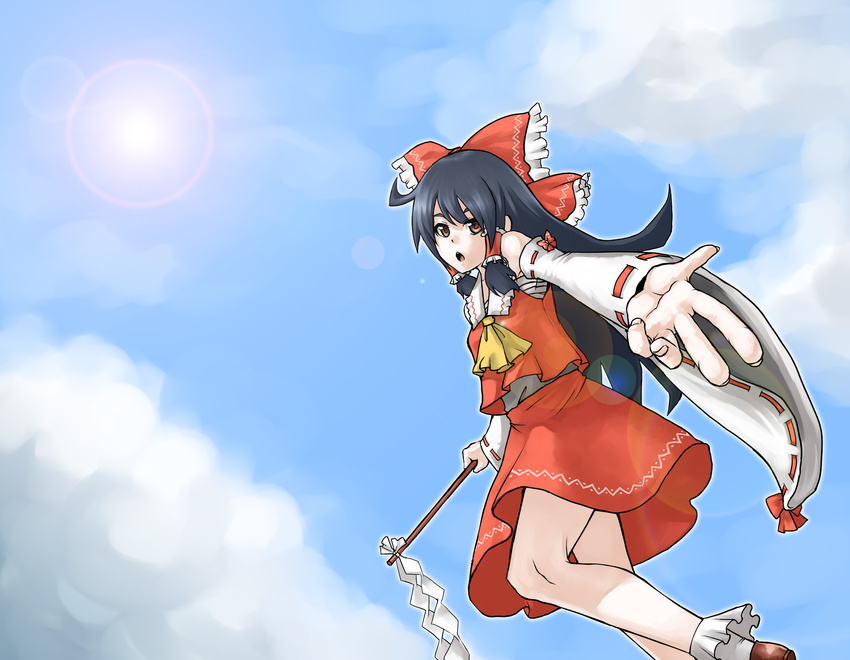 ascot bare_shoulders black_hair bow brown_eyes chachami_ashu cloud day detached_sleeves hair_bow hair_tubes hakurei_reimu highres lens_flare long_hair looking_at_viewer open_mouth outstretched_hand red_skirt sarashi skirt skirt_set sky solo sun touhou