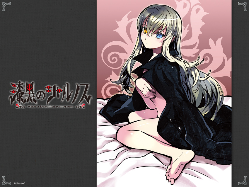 akira_(kaned_fools) barefoot bed_sheet blonde_hair blue_eyes breast_hold breasts covering covering_breasts feet heterochromia highres long_hair looking_at_viewer mary_clarissa_christie naked_coat nude shikkoku_no_sharnoth sitting soles solo steampunk_(liarsoft) trench_coat wallpaper wariza yellow_eyes
