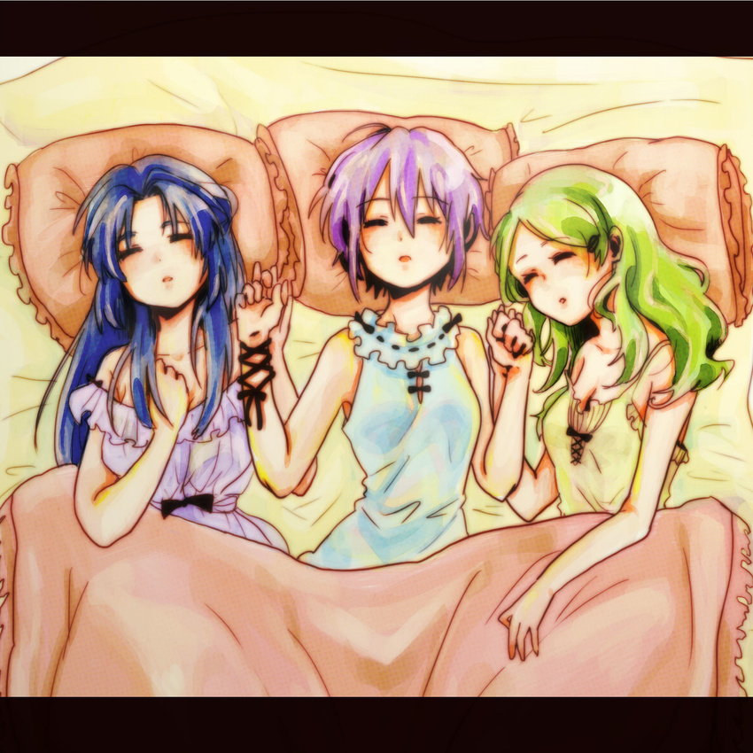 asakura_ryouko bad_id bad_pixiv_id bed blue_hair frilled_pillow frills girl_sandwich green_hair hair_ornament hairclip highres kimidori_emiri long_hair multiple_girls nagato_yuki nightgown pillow purple_hair sandwiched short_hair sleeping suzumiya_haruhi_no_yuuutsu urushima000