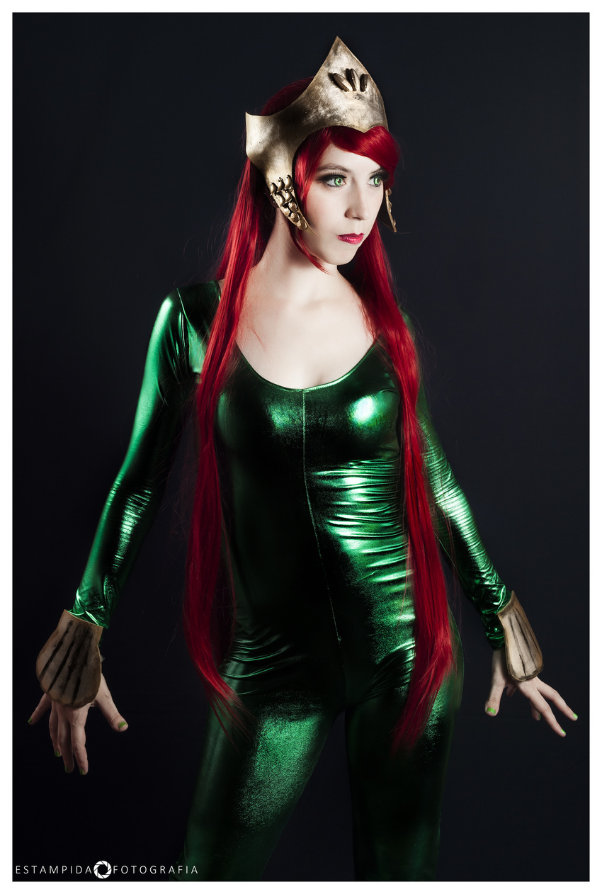 1girl aquaman_(series) bodysuit cosplay crown dc_comics highres mera photo red_hair romi_lÃ­a solo standing