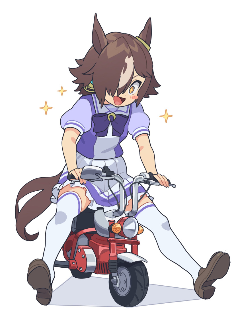 +_+ 1girl absurdres aged_down animal_ears blush_stickers bow bowtie brown_footwear brown_hair full_body hair_over_one_eye highres horse_ears horse_girl horse_tail looking_down minibike motor_vehicle motorcycle nishiki_kazue open_mouth sailor_collar school_uniform shoes short_sleeves simple_background skirt smile solo sparkle tail thighhighs tracen_school_uniform umamusume vodka_(umamusume) white_background white_skirt white_thighhighs yellow_eyes