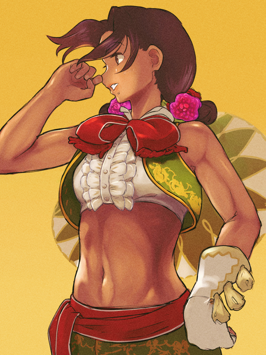 1girl bare_shoulders brown_hair crop_top dark-skinned_female dark_skin flower gloves green_vest hair_flower hair_ornament hat highres lily_hawk mexican_clothes midriff official_alternate_costume official_alternate_hairstyle print_vest smile solo sombrero street_fighter street_fighter_6 vest white_gloves yellow_background yuenibushi