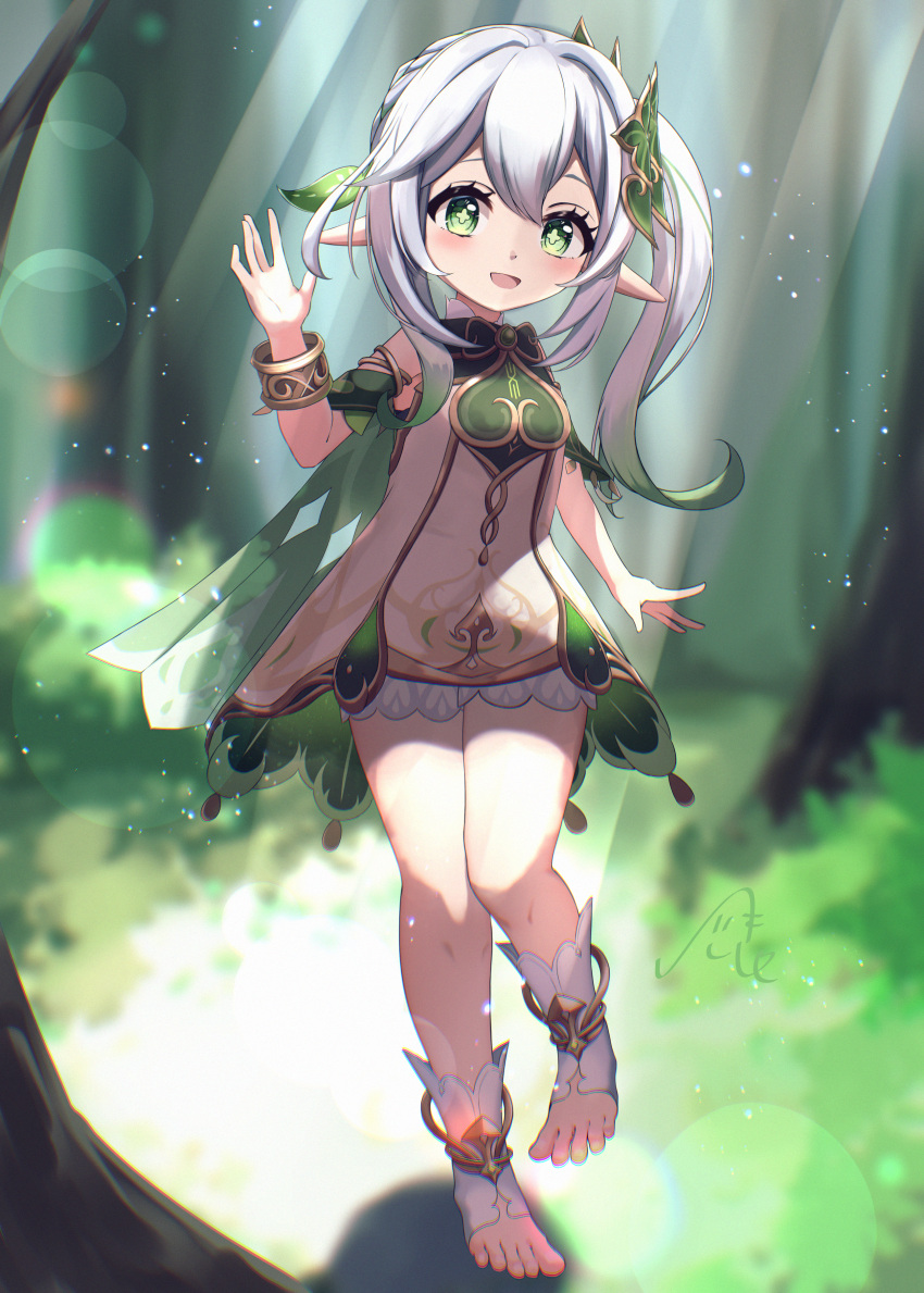 1girl absurdres arm_up bare_legs blurry blurry_background braid cape child cross-shaped_pupils dot_nose dress forest full_body genshin_impact gold_bracelet gold_trim green_cape green_dress green_eyes grey_hair hair_between_eyes hair_ornament highres leaf_hair_ornament lens_flare light_blush light_particles light_rays long_hair looking_at_viewer mattsi_hbkk multicolored_hair nahida_(genshin_impact) nature open_mouth outdoors pointy_ears shadow side_braid side_ponytail sidelocks smile standing standing_on_one_leg streaked_hair sunbeam sunlight symbol-shaped_pupils toeless_footwear two-tone_dress waving white_dress white_footwear