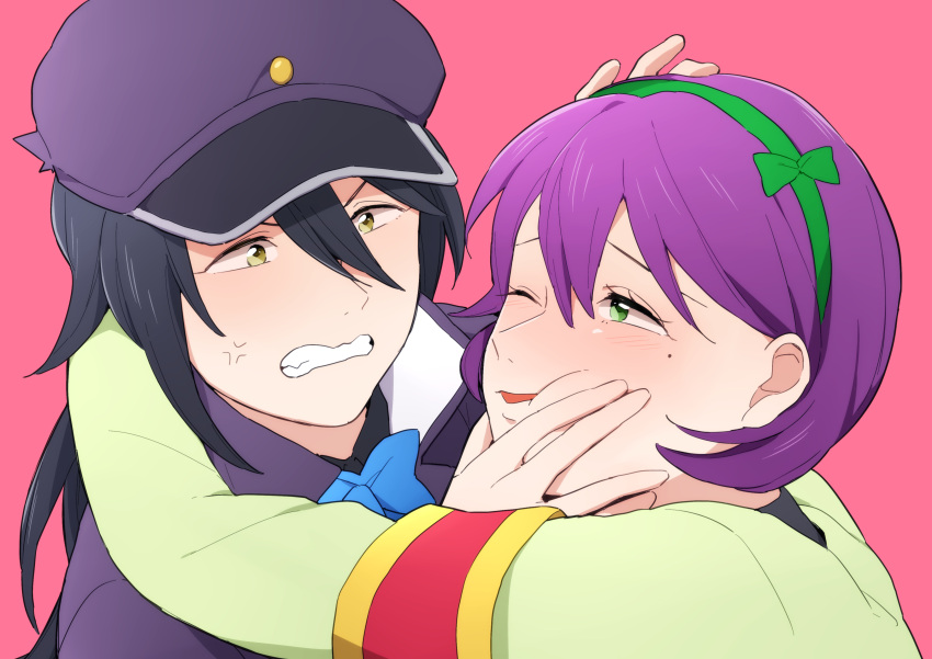 2girls absurdres anger_vein annoyed arm_around_neck armband black_hair blue_bow blue_bowtie blush bow bowtie clenched_teeth green_eyes green_hairband green_sweater hair_between_eyes hairband hand_on_another's_face hand_on_another's_head hat highres hug jacket long_hair looking_at_another love_live! love_live!_school_idol_festival mole mole_under_eye multiple_girls nanatsu_no_umi one_eye_closed peaked_cap pink_background purple_hair rejected_kiss sakamaki_chiduko shiga_hitomi short_hair sweater teeth upper_body yellow_eyes