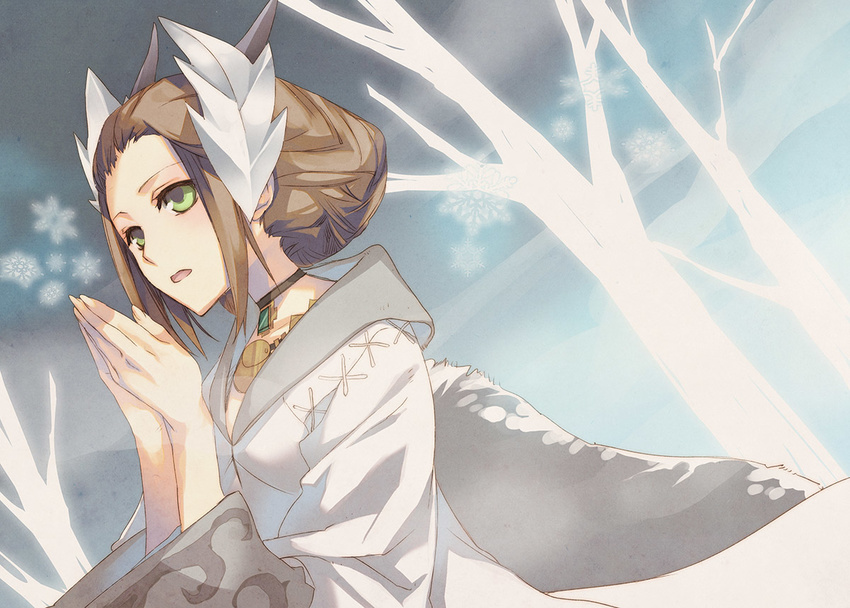 blonde_hair choker final_fantasy final_fantasy_xiv green_eyes hair_ornament hands_together hisato_ar horns jewelry kan-e-senna robe snowflakes solo tree