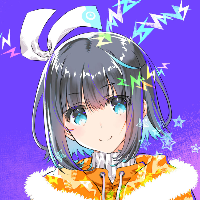 16bit_sensation 1girl akisato_konoha black_hair blue_eyes blue_hair closed_mouth colored_inner_hair fur-trimmed_jacket fur_trim hair_ribbon hood hooded_jacket jacket lightning_bolt_symbol looking_at_viewer medium_hair mitsumi_misato multicolored_hair official_art purple_background ribbon smile solo star_(symbol) straight-on turtleneck two-tone_hair upper_body yellow_jacket