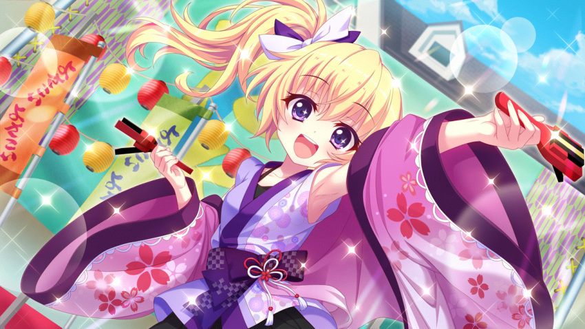 1girl :d arm_up armpits banner blonde_hair blue_sky bow breasts cloud day dot_nose dutch_angle film_grain floral_print game_cg hasegawa_mii high_side_ponytail holding house izumi_tsubasu japanese_clothes kimono lantern lens_flare looking_at_viewer medium_hair naruko_(instrument) non-web_source official_art open_mouth outdoors paper_lantern print_kimono purple_bow purple_eyes purple_kimono re:stage! sky sleeveless sleeveless_kimono small_breasts smile solo sparkle sparkling_eyes teeth upper_teeth_only white_bow