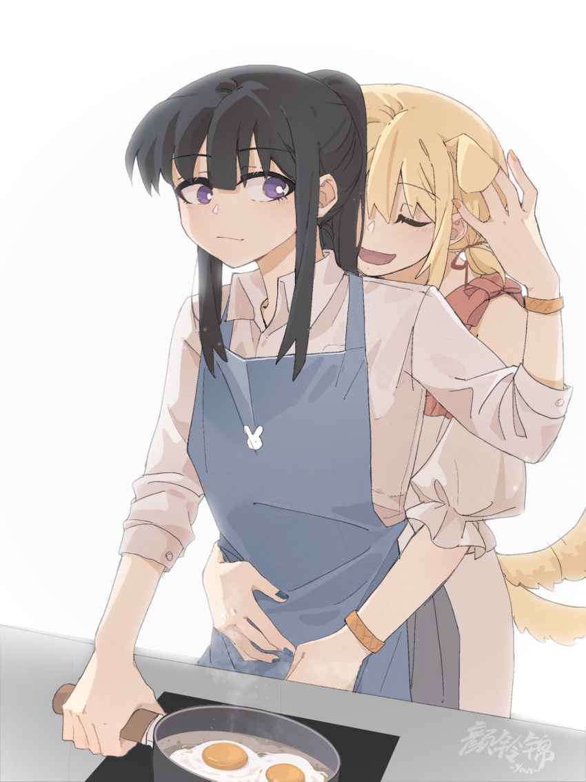 2girls afterimage animal_ears apron black_hair blue_apron blue_nails bracelet bright_pupils chinese_commentary closed_eyes closed_mouth commentary_request cooking couple dog_ears dog_girl dog_tail fried_egg frying_pan hand_on_another's_head highres hug hug_from_behind inoue_takina jewelry long_hair long_sleeves lycoris_recoil multiple_girls nishikigi_chisato off-shoulder_shirt off_shoulder open_mouth ponytail purple_eyes shirt simple_background smile tail tail_wagging white_background white_pupils white_shirt yanlingjinshilihuahua yuri