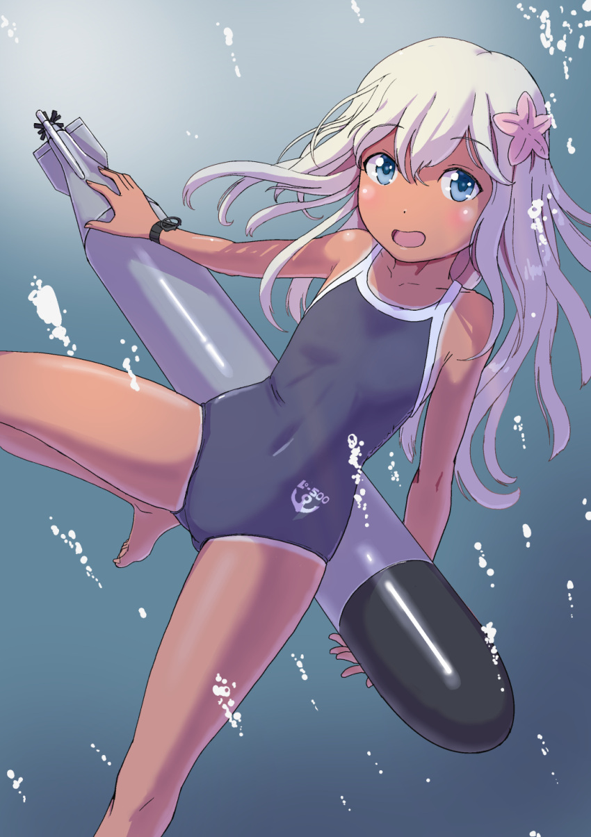 1girl alternate_costume barefoot black_one-piece_swimsuit blonde_hair blue_eyes check_commentary commentary_request competition_school_swimsuit flat_chest flower hair_flower hair_ornament hi-ro_(rimlnet) highres kantai_collection long_hair looking_at_viewer one-piece_swimsuit one-piece_tan open_mouth revision ro-500_(kancolle) school_swimsuit solo swimsuit tan tanlines torpedo underwater