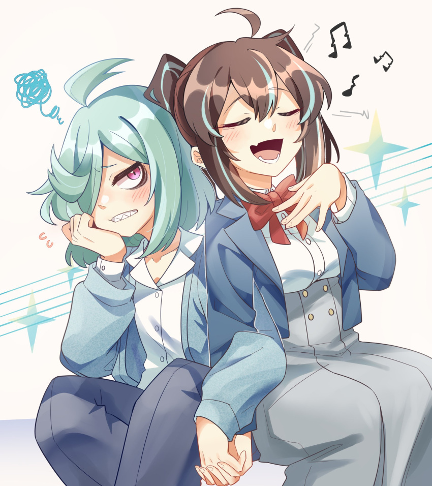 2girls ahoge akoya_matama anemo_nemo blush bow bowtie brown_hair clenched_teeth closed_eyes fang green_hair hair_over_one_eye haitunyoyo highres holding_hands interlocked_fingers long_hair mahou_shoujo_ni_akogarete medium_hair multiple_girls music musical_note open_mouth pants pink_eyes school_uniform sharp_teeth simple_background singing sitting skin_fang skirt squiggle star_(symbol) teeth yuri