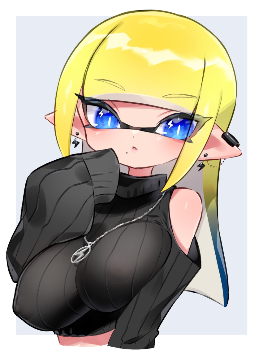 1girl bazumi black_sweater blonde_hair blue_eyes blue_hair border breasts colored_tips commentary crop_top cropped_sweater cropped_torso grey_background highres inkling inkling_girl inkling_player_character large_breasts lightning_bolt_earrings lightning_bolt_symbol long_hair multicolored_hair outside_border pointy_ears simple_background single_bare_shoulder sleeves_past_fingers sleeves_past_wrists solo splatoon_(series) sweater symbol-only_commentary tentacle_hair two-tone_hair upper_body white_border