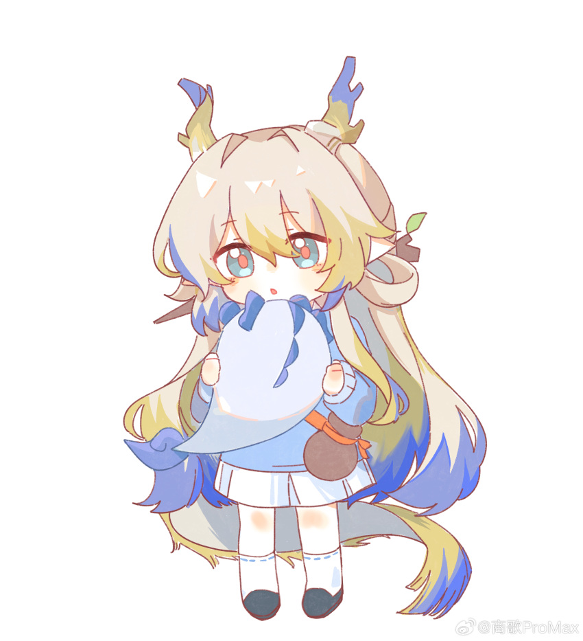 1girl :o absurdres aged_down ankle_socks arknights blonde_hair blue_hair blue_horns blue_shirt blue_tail brown_hair brown_horns child dragon_bubble_(arknights) dragon_girl dragon_horns dragon_tail full_body green_eyes grey_tail hair_between_eyes highres holding horns kindergarten_uniform ling_(arknights) long_hair long_sleeves looking_down miniskirt multicolored_hair orange_pupils ribbon-trimmed_socks ribbon_trim school_uniform shang_ge_promax shirt shu_(arknights) simple_background skirt socks solo standing tail watermark weibo_logo white_background white_skirt white_socks yellow_tail