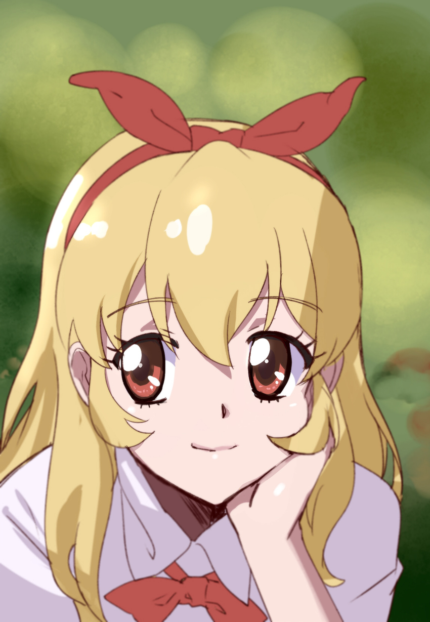 aikatsu! aikatsu!_(series) blonde_hair green_background hair_between_eyes hairband hand_on_own_cheek highres hoshimiya_ichigo long_hair makacoon red_eyes school_uniform solo