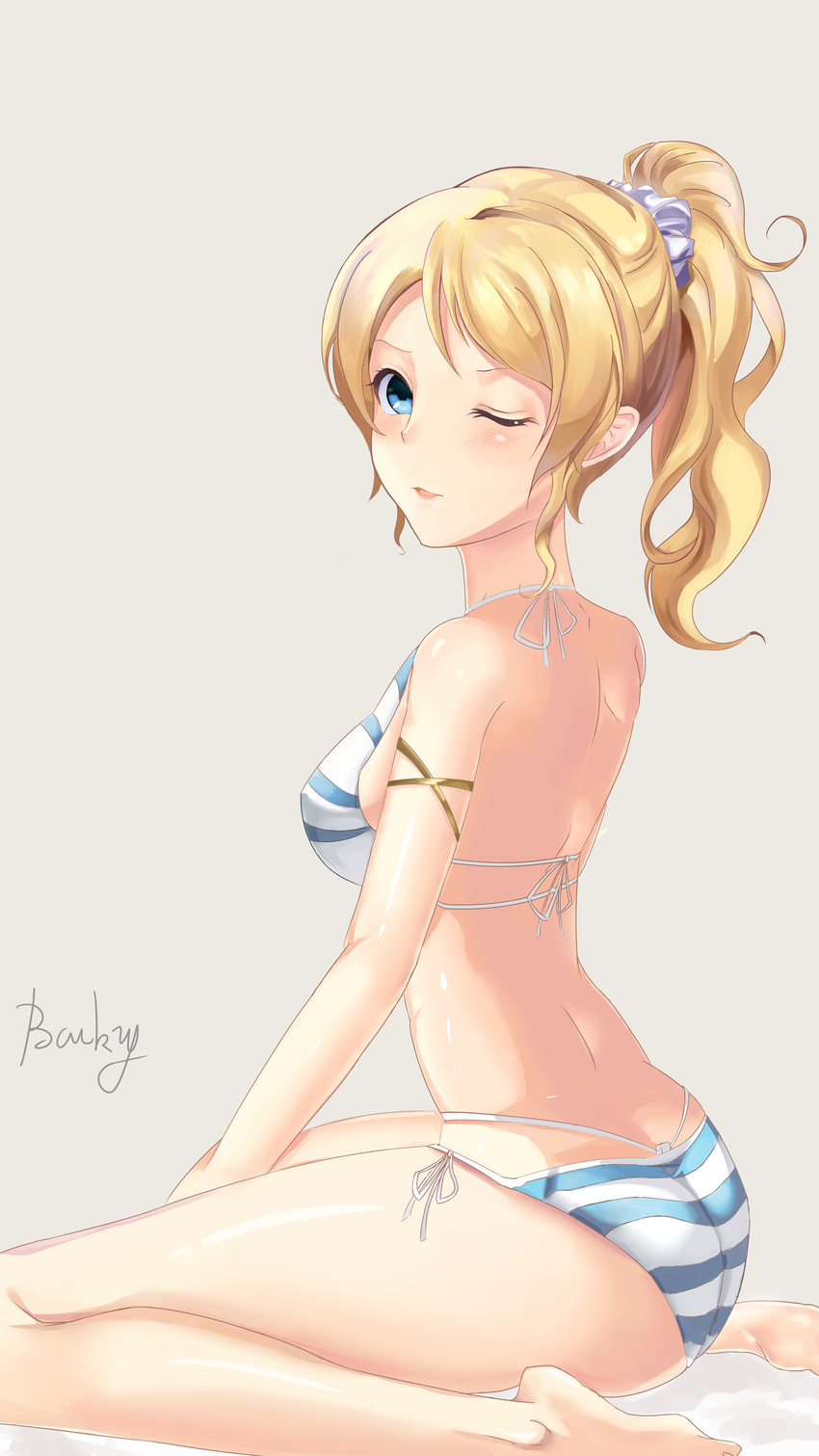 ;) absurdres artist_name ass ayase_eli backy bad_id bad_pixiv_id barefoot bikini blonde_hair blue_eyes breasts chinese_commentary closed_mouth commentary_request highres large_breasts long_hair love_live! love_live!_school_idol_project mixed-language_commentary one_eye_closed partial_commentary ponytail ribbon simple_background smile solo swimsuit