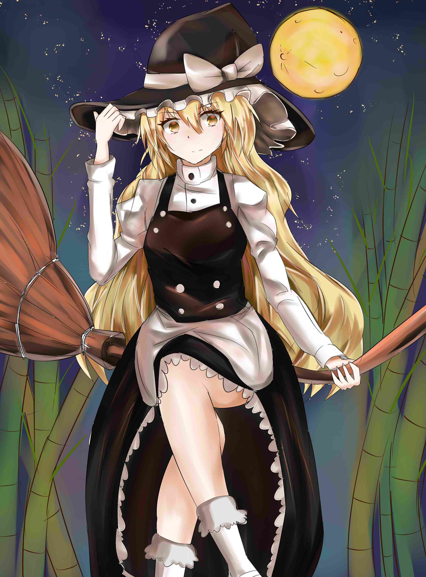 absurdres apron bad_id bad_pixiv_id bamboo blonde_hair bobby_socks bow broom broom_riding crossed_legs eyebrows eyebrows_visible_through_hair eyes_visible_through_hair full_moon hand_on_headwear hat hat_bow highres kirisame_marisa legs long_hair long_sleeves moon night night_sky sky socks solo touhou very_long_hair waist_apron witch_hat yellow_eyes yuki_(snowmaiden)