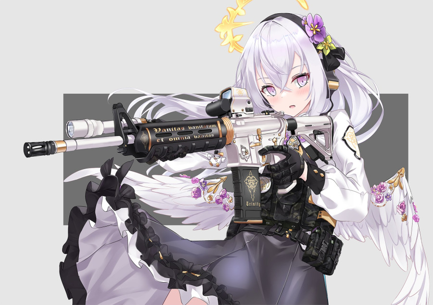 1girl ar-15 black_gloves black_hairband black_skirt fatkewell flashlight flower flower_hairband gloves green_flower grey_background gun hairband highres latin_text optical_sight original purple_eyes purple_flower rifle shirt skirt solo weapon white_hair white_shirt white_wings wings