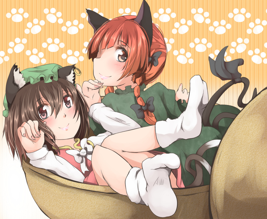 animal_ears bad_id bad_pixiv_id brown_eyes cat_ears chen ear_piercing hat kaenbyou_rin looking_back mob_cap multiple_girls multiple_tails nabe neko_nabe paw_pose piercing red_hair shuga_(soranote) tail touhou twintails two_tails