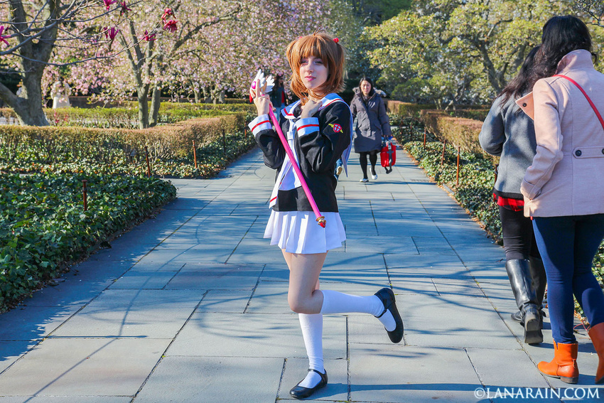 cosplay kero kinomoto_sakura kinomoto_sakura_(cosplay) kneesocks lana_rain park photo school_uniform serafuku
