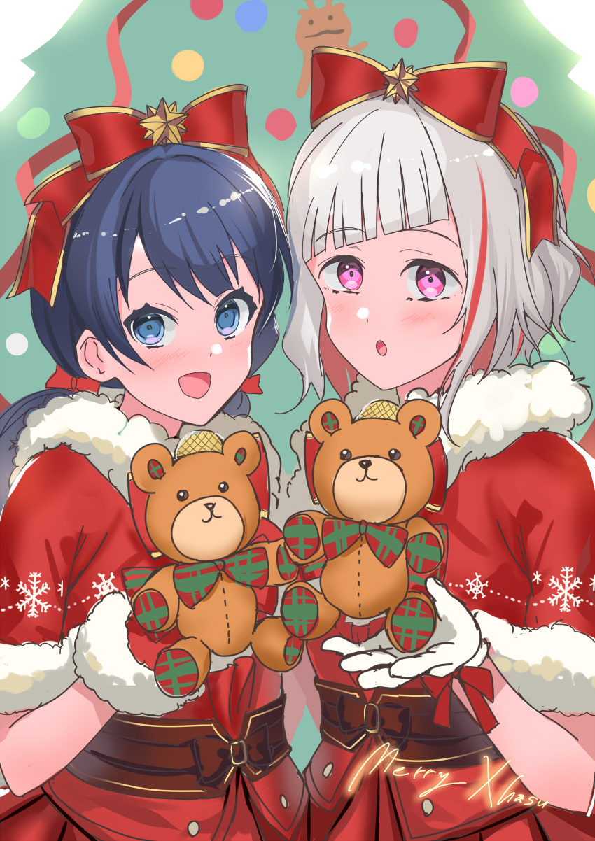 :d :o absurdres alternate_hairstyle asymmetrical_hair blue_eyes blue_hair bow christmas_tree dollchestra fur-trimmed_gloves fur-trimmed_jacket fur-trimmed_sleeves fur_collar fur_trim gloves hair_bow highres holding holding_toy jacket link!_like!_love_live! love_live! low_twintails merry_christmas multicolored_hair murano_sayaka red_bow red_eyes red_gloves red_hair red_jacket red_skirt santa_costume side-by-side skirt smile snowflake_print ssyunn streaked_hair stuffed_animal stuffed_toy teddy_bear toy twintails white_gloves white_hair yugiri_tsuzuri