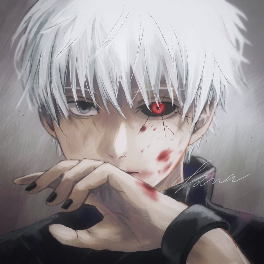 1boy black_sclera black_shirt blood blood_on_face colored_sclera gradient_background grey_eyes grey_hair hair_between_eyes hanamaru_(wanamaru) hand_up heterochromia highres kaneki_ken male_focus red_eyes shirt short_hair solo tokyo_ghoul