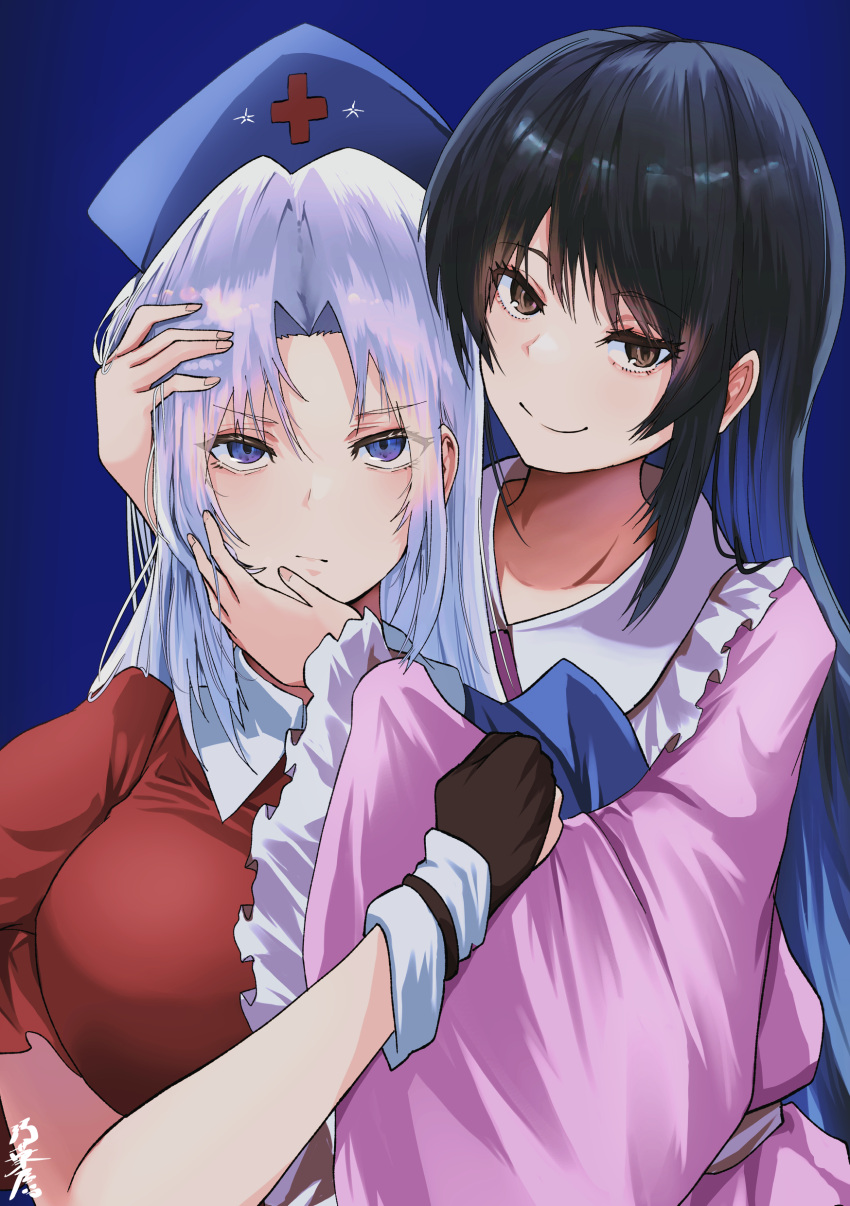 2girls absurdres black_hair blue_background breasts commentary_request frilled_sailor_collar frills grey_hair hands_on_another's_head hat highres holding_another's_arm houraisan_kaguya large_breasts long_hair looking_at_viewer multiple_girls nurse_cap pink_shirt sailor_collar shirt signature simple_background smile split-color_clothes straight_hair touhou upper_body very_long_hair wide_sleeves yagokoro_eirin yagoro_kusuriya