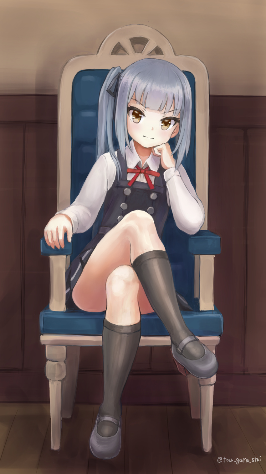 belt black_legwear black_ribbon chair crossed_legs dress highres kantai_collection karashi_(tou_gara_shi) kasumi_(kantai_collection) kneehighs long_hair long_sleeves mary_janes pinafore_dress red_ribbon remodel_(kantai_collection) ribbon shirt shoes side_ponytail silver_hair sitting sleeveless sleeveless_dress solo twitter_username white_shirt yellow_eyes