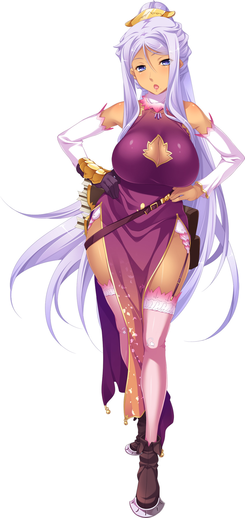 :o absurdres blue_eyes boots breasts china_dress chinese_clothes cleavage cleavage_cutout detached_sleeves dress full_body garter_belt gloves hands_on_hips highres hikage_eiji koihime_musou kougai large_breasts lavender_hair long_hair looking_at_viewer mole mole_under_mouth official_art open_mouth pelvic_curtain ponytail sidelocks silver_hair single_glove sleeveless smile solo standing thighhighs transparent_background very_long_hair