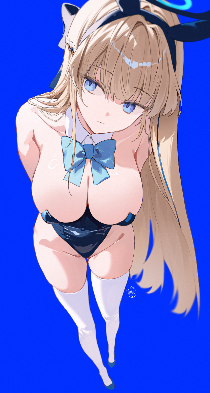 1girl absurdres animal_ears blonde_hair blue_archive blue_background blue_bow blue_bowtie blue_eyes bow bowtie breasts fake_animal_ears halo highres large_breasts leotard long_hair looking_to_the_side official_alternate_costume playboy_bunny rabbit_ears signature simple_background solo standing thighhighs timy toki_(blue_archive) toki_(bunny)_(blue_archive) white_thighhighs