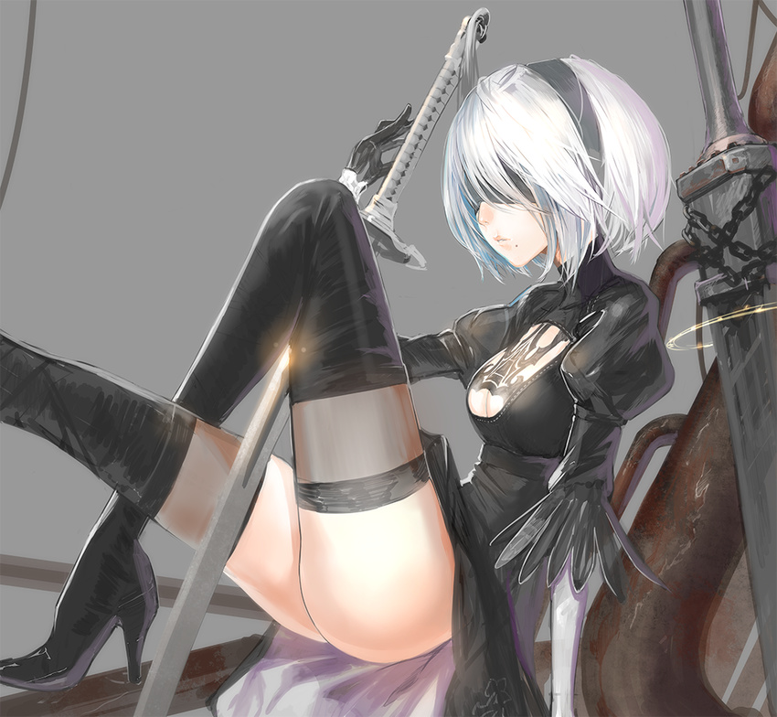 ass black_dress blindfold breasts chain cleavage cleavage_cutout closed_mouth commentary_request dress expressionless fuyuno_haruaki gloves high_heels katana medium_breasts mole mole_under_mouth nier_(series) nier_automata puffy_sleeves short_hair solo sword thighhighs thighs weapon white_hair yorha_no._2_type_b zettai_ryouiki