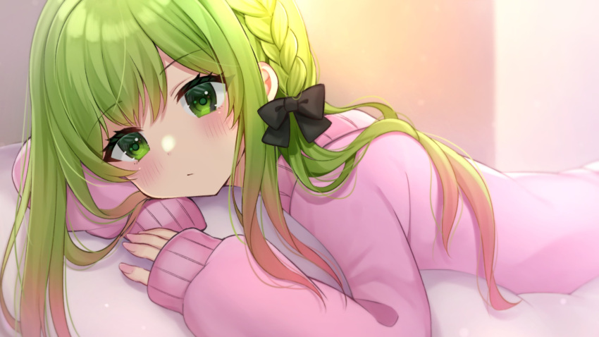 1girl bed bed_sheet black_bow blush bow braid cardigan closed_mouth fingernails gradient_hair green_eyes green_hair hair_bow hair_ornament highres indoors long_hair long_sleeves looking_at_viewer lying minami_saki morinaka_kazaki morinaka_kazaki_(adult) multicolored_hair nijisanji on_bed on_stomach pink_cardigan pink_hair pink_nails solo two-tone_hair upper_body virtual_youtuber