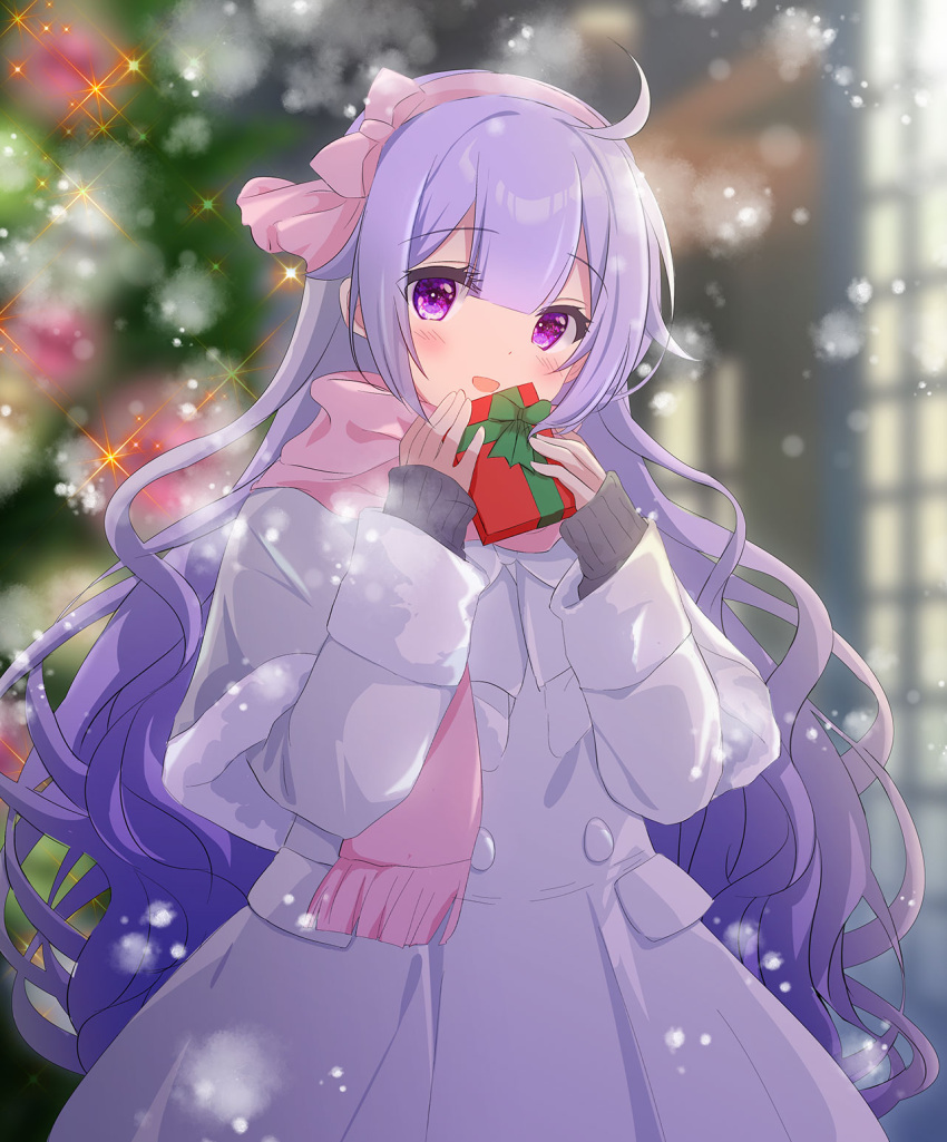 1girl azur_lane blurry blurry_background bow box capelet christmas christmas_ornaments christmas_tree coat commentary_request depth_of_field fringe_trim fur-trimmed_capelet fur_trim gift gift_box grey_capelet grey_sweater hair_between_eyes hairband hands_up highres holding holding_gift long_hair long_sleeves looking_at_viewer outdoors pink_bow pink_hairband pink_scarf puffy_long_sleeves puffy_sleeves purple_eyes purple_hair scarf sleeves_past_wrists snowing solo sukireto sweater unicorn_(azur_lane) very_long_hair white_coat