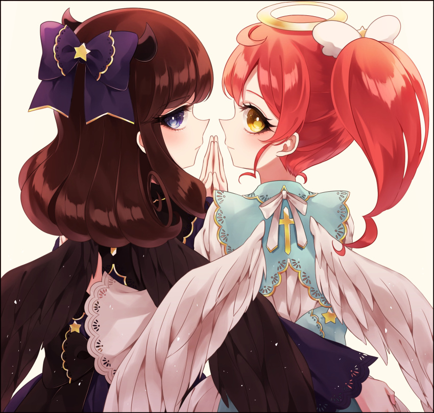 2girls angel_and_devil ao_(ao0_0nemu) bad_id bad_pixiv_id black_horns black_wings blue_bow blue_eyes bow brown_hair closed_mouth cross demon_horns feathered_wings from_behind hair_bow halo hand_on_hand hand_up highres horns kurosu_aroma long_hair long_sleeves looking_at_viewer looking_back multiple_girls ponytail pretty_series pripara red_hair ribbon shiratama_mikan simple_background white_ribbon white_wings wide_sleeves wings yellow_eyes yellow_halo