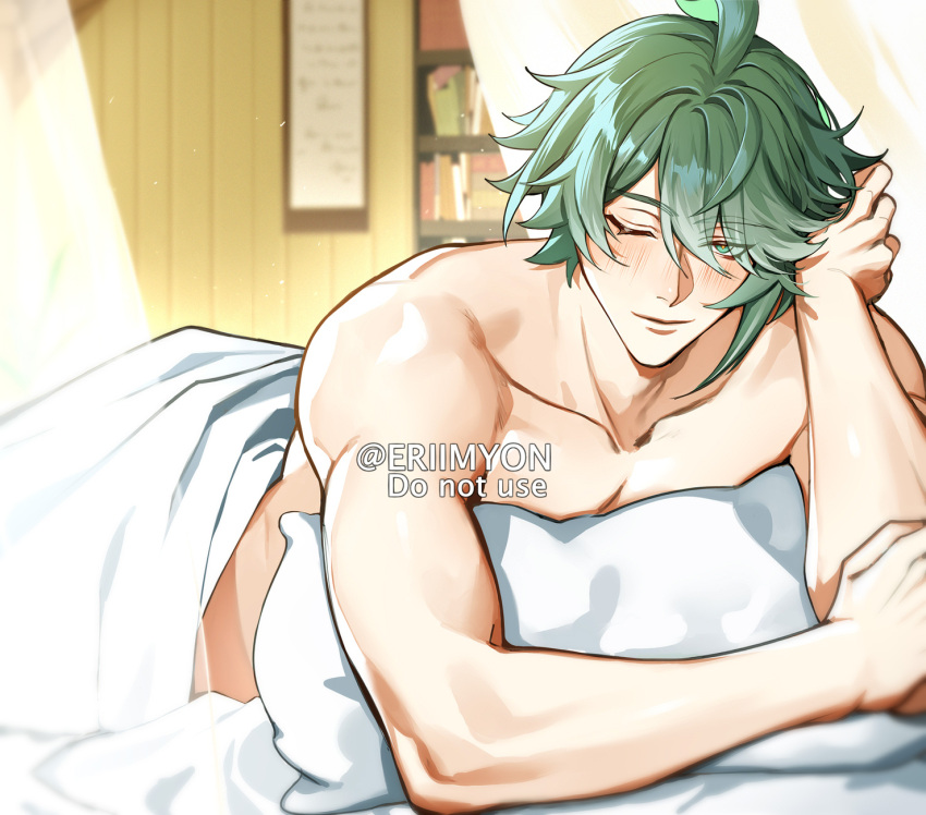 1boy alhaitham_(genshin_impact) artist_name bare_shoulders bedroom collarbone eriimyon genshin_impact green_eyes green_hair hair_between_eyes highres indoors looking_at_viewer male_focus muscular muscular_male one_eye_closed pillow seductive_smile smile solo topless_male twitter_username under_covers