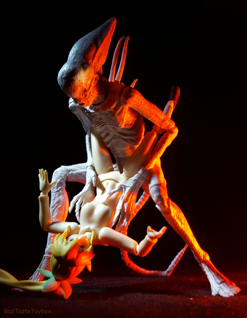 1female 1girl alien alien_franchise alien_sex badtastetoybox blonde_hair elf elf_ears figma hands_on_hips leafa monster_rape monster_sex neca neomorph no_eyes pointed_head pointy_ears resisting simple_background standing_male standing_sex sword_art_online tail toy_photography waist_grab white_skin