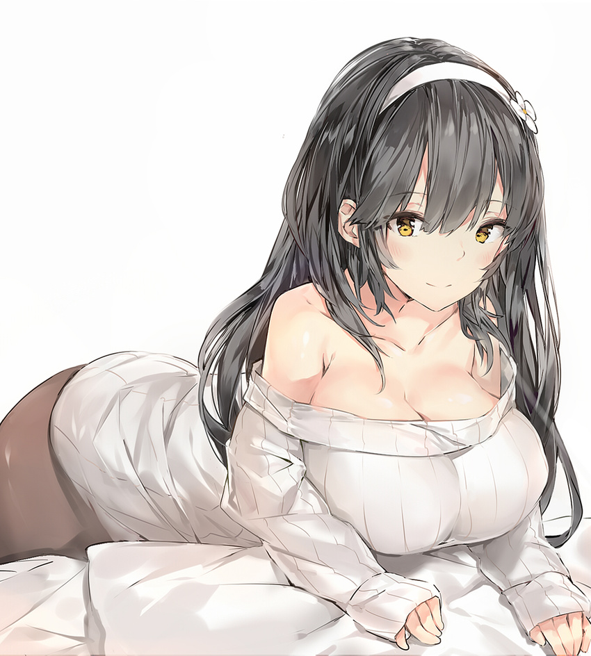 alternate_costume bangs bare_shoulders bed_sheet black_hair blunt_bangs breasts brown_eyes brown_legwear casual closed_mouth collarbone commentary_request eyebrows_visible_through_hair eyelashes flower foreshortening girls_frontline hair_flower hair_ornament hairband highres large_breasts long_hair long_sleeves looking_at_viewer lying off-shoulder_sweater on_stomach pantyhose qbz-95_(girls_frontline) ribbed_sweater silver_(chenwen) simple_background sleeves_past_wrists smile solo sweater tsurime white_background white_hairband white_sweater