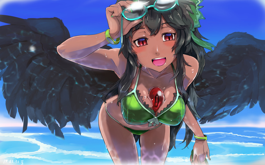 :d beach between_breasts bikini black_hair black_wings blush breasts cleavage collarbone commentary_request dark_skin day green_bikini highres large_breasts leaning_forward long_hair looking_at_viewer open_mouth red_eyes reiuji_utsuho sidelocks sinzan smile swimsuit tan touhou very_long_hair wet wings