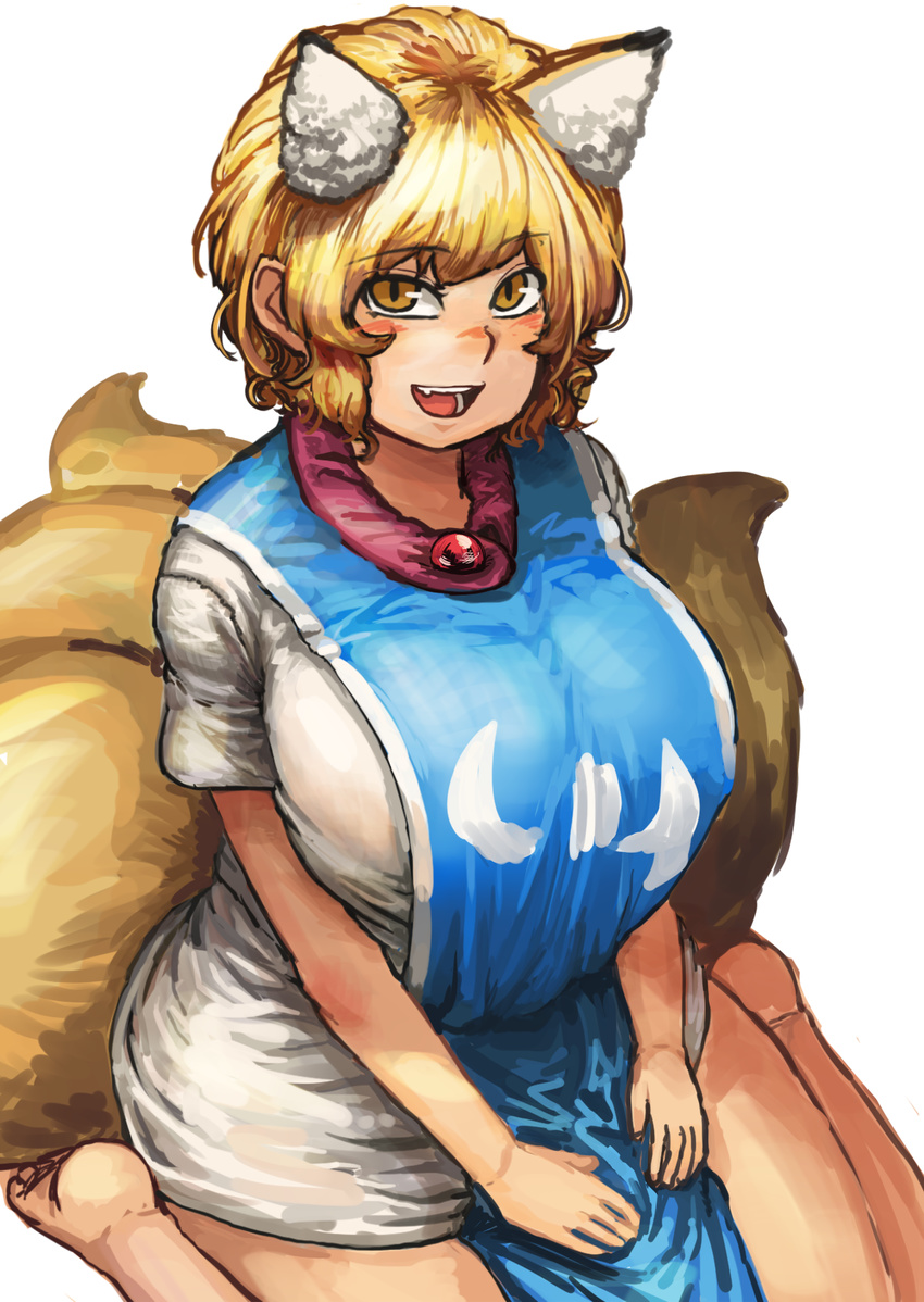 adapted_costume alternate_eye_color animal_ears bangs barefoot blonde_hair blush breasts brown_eyes chanta_(ayatakaoisii) commentary fluffy fox_ears fox_tail hands_on_lap highres large_breasts legs looking_at_viewer miniskirt multiple_tails no_hat no_headwear shirt short_hair short_sleeves simple_background sitting skirt smile solo tabard tail teeth thick_thighs thighs touhou wariza white_background white_shirt white_skirt wide_hips yakumo_ran