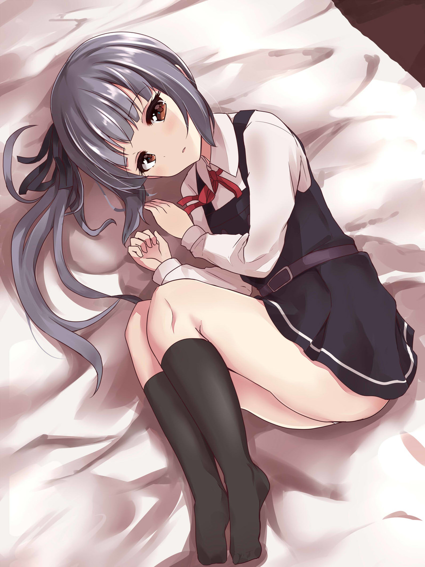asymmetrical_hair bangs bare_legs bed_sheet belt black_dress black_legwear black_ribbon blunt_bangs blush brown_eyes collared_shirt commentary_request dress from_above full_body hair_ribbon highres kantai_collection kasumi_(kantai_collection) kneehighs long_hair long_sleeves looking_at_viewer lying neck_ribbon no_shoes on_bed on_side panties parted_lips pinafore_dress red_ribbon remodel_(kantai_collection) ribbon school_uniform shirt side_ponytail silver_hair solo soramuko underwear white_panties white_shirt wing_collar