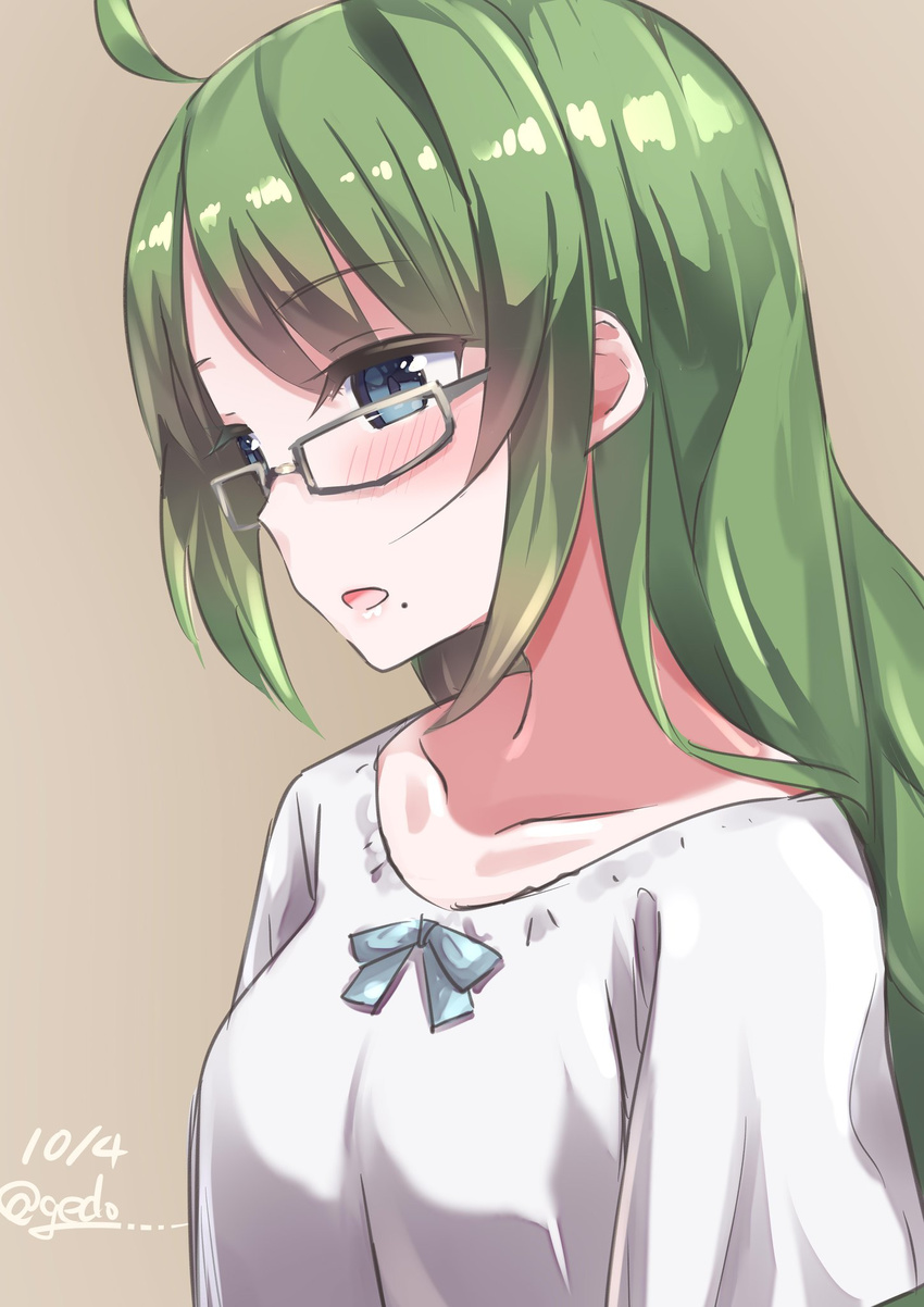 ahoge alternate_costume bespectacled blue_eyes collarbone dated gedoo_(gedo) glasses green_hair highres kantai_collection long_hair mole mole_under_mouth pink_background shirt silver-framed_eyewear simple_background solo twitter_username upper_body very_long_hair yuugumo_(kantai_collection)