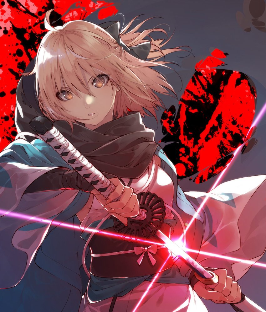 ahoge arm_guards bangs black_bow black_scarf blonde_hair bow commentary_request diffraction_spikes drawing_sword fate_(series) fingernails floating_hair glint hair_between_eyes hair_bow half_updo haori highres holding holding_sheath holding_sword holding_weapon japanese_clothes katana kimono koha-ace kuwashima_rein long_fingernails long_sleeves looking_at_viewer obi okita_souji_(fate) okita_souji_(fate)_(all) parted_lips red_background ribbon sash scabbard scarf sheath shinsengumi short_hair sleeveless sleeveless_kimono solo sword unsheathing weapon white_kimono white_ribbon wide_sleeves yellow_eyes