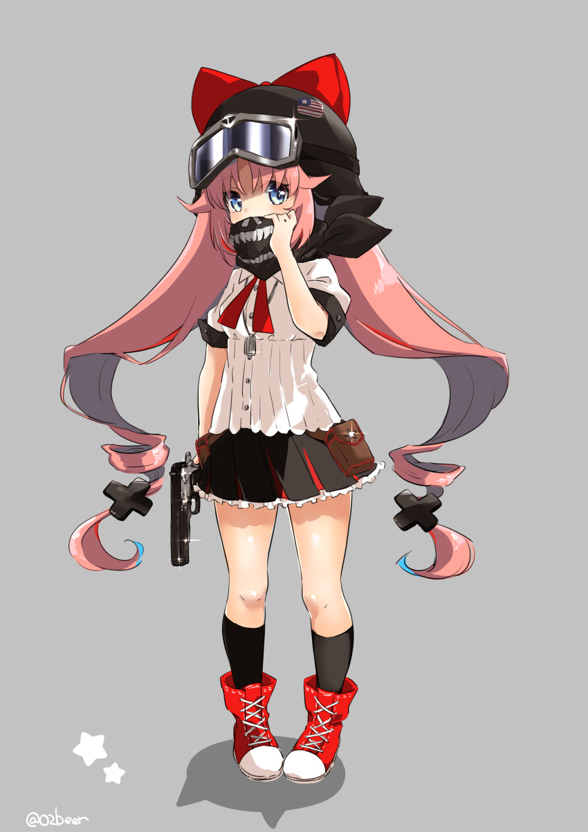 1girl absurdres adjusting_scarf belt_pouch blue_eyes bow bren_ten commentary_request dog_tags flag_print full_body girls_frontline goggles goggles_on_headwear grey_background gun hair_bow hair_ornament handgun helmet highres hyakka_onibi long_hair looking_at_viewer pink_hair pistol pouch scarf shoes simple_background solo twintails twitter_username weapon