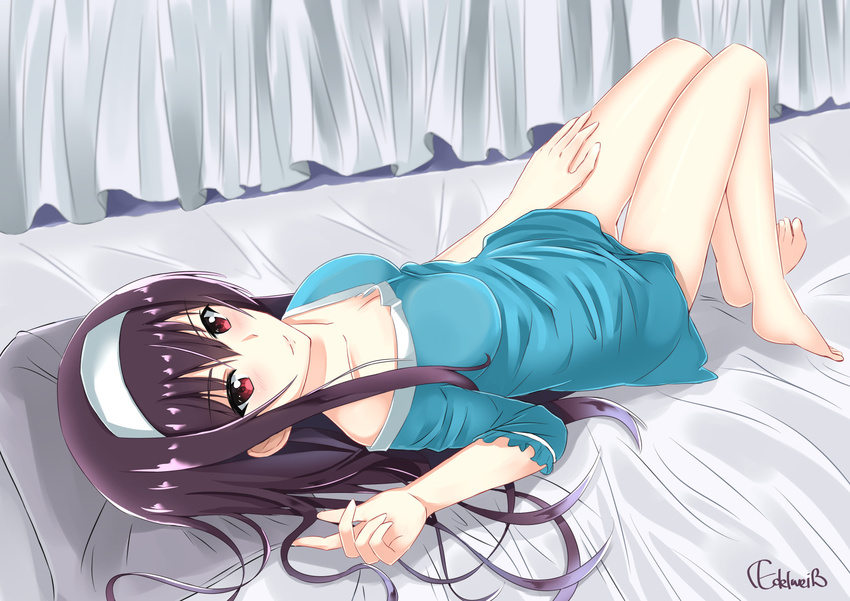 black_hair breasts edelweiss_(wsparkz) hairband highres kasumigaoka_utaha long_hair looking_at_viewer lying medium_breasts purple_hair red_eyes saenai_heroine_no_sodatekata smile solo