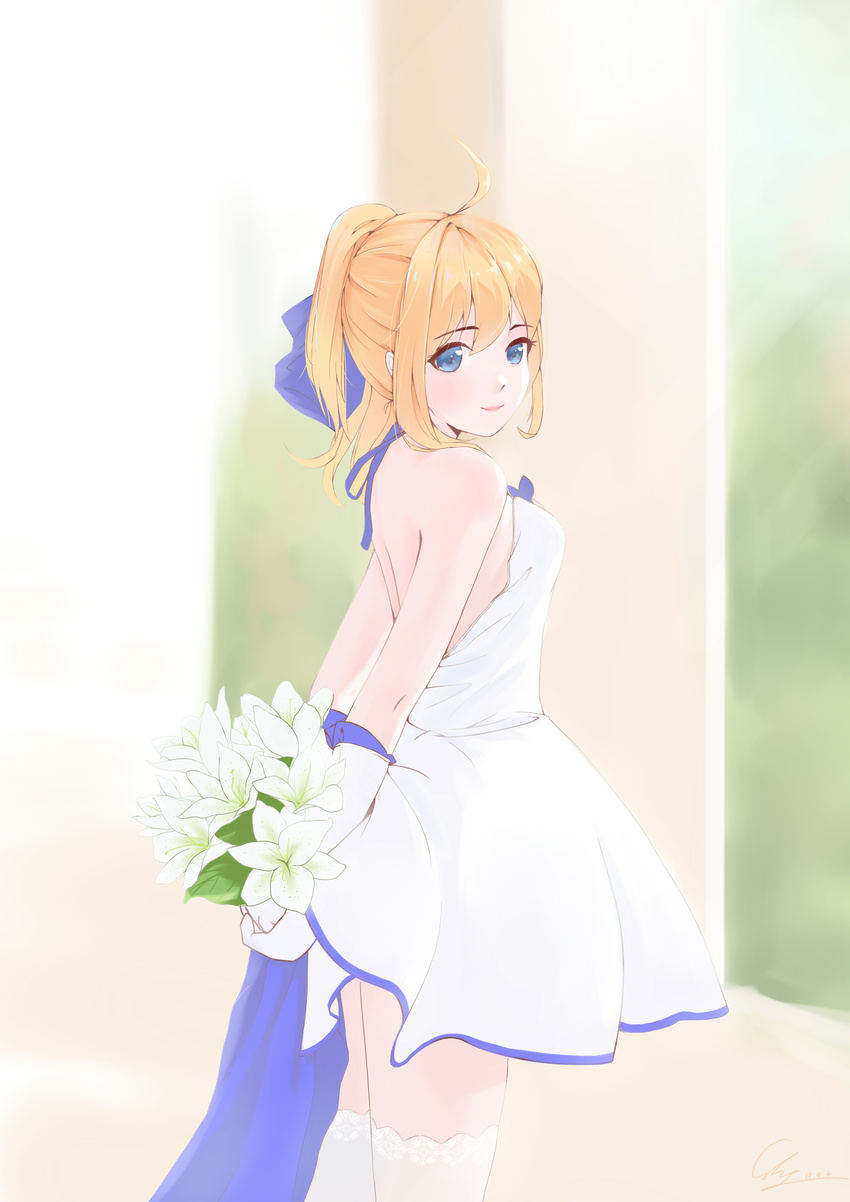 2017 absurdres ahoge arms_behind_back artoria_pendragon_(all) backless_dress backless_outfit blonde_hair blue_eyes blue_ribbon bouquet dated dress fate_(series) flower gloves highres lace lace-trimmed_thighhighs lily_(flower) lips long_hair looking_at_viewer ribbon saber saber_lily smile solo thighhighs white_gloves zaozao_rua