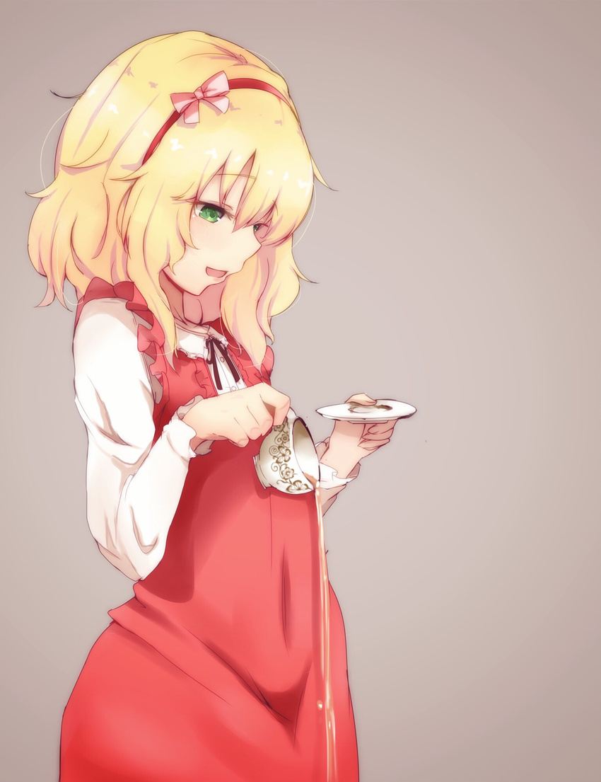 bangs blonde_hair bow commentary_request cup dress dress_shirt green_eyes grey_background hairband highres hips idolmaster idolmaster_cinderella_girls open_mouth pouring red_dress red_hairband ryuu. sakurai_momoka saucer shirt short_hair simple_background smile solo tea teacup wavy_hair